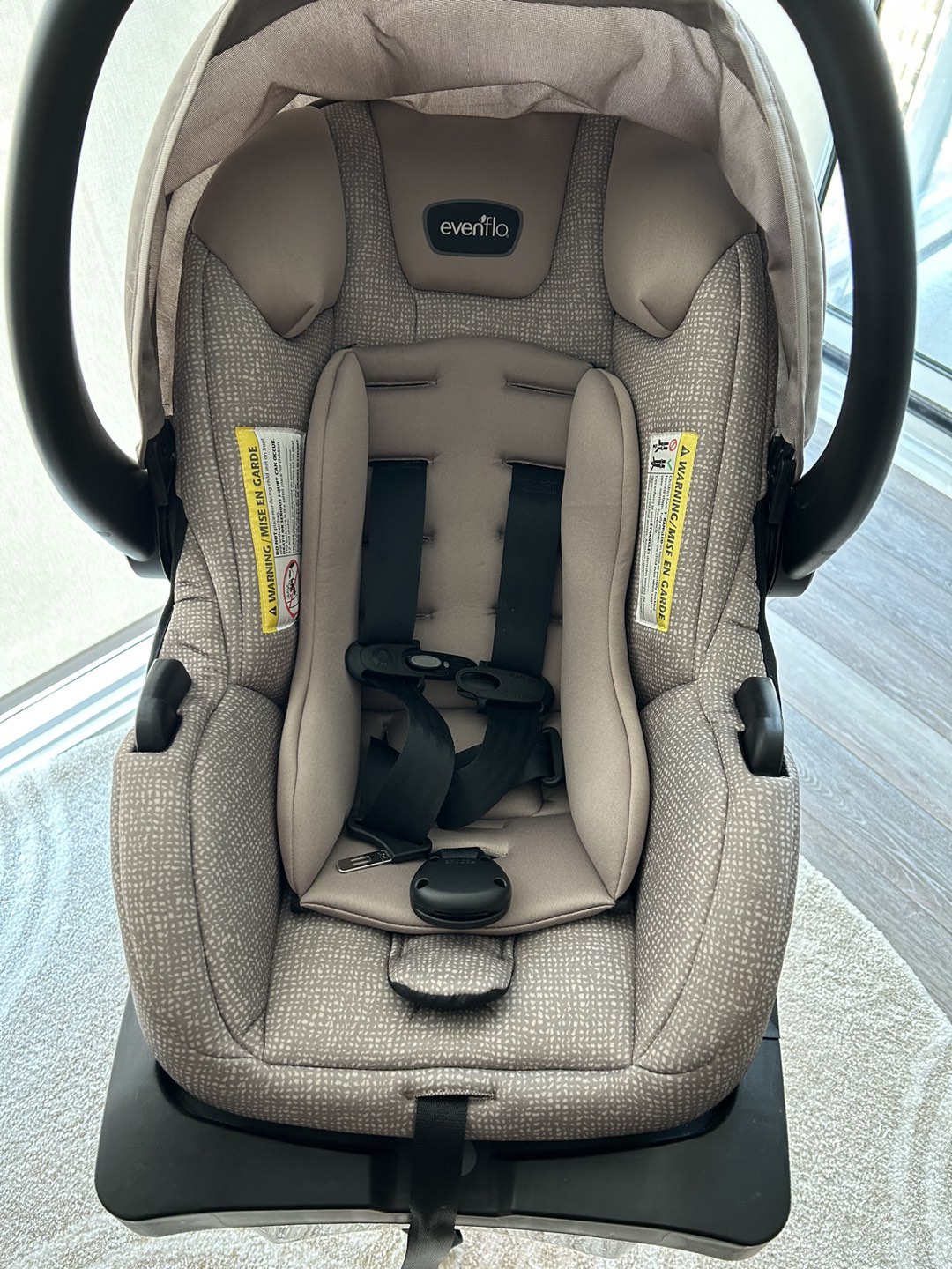 EverFlo Infant carseat with base - photo 3