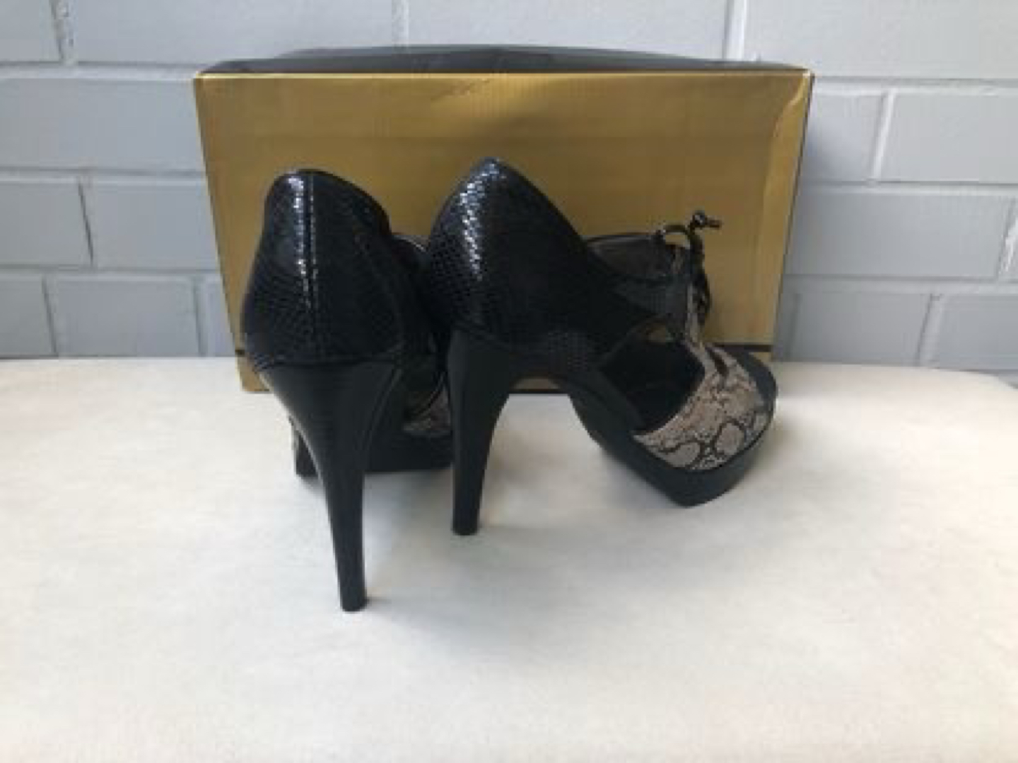 NEW Roberto Vianni Faux Snakeskin Pumps image indicator(4)