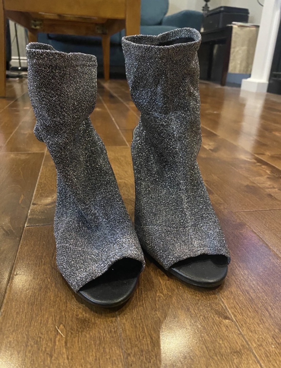 Brand New Sparkly Fitted Heels / 💰 thumbnail
