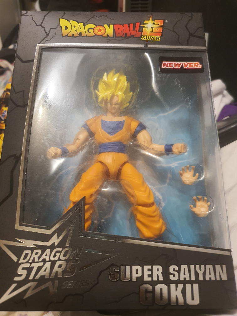 Super Saiyan Goku Figure