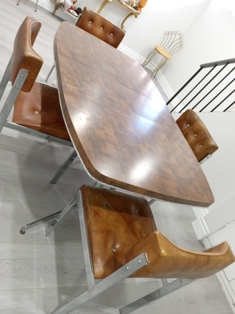 table and chairs  - photo 2