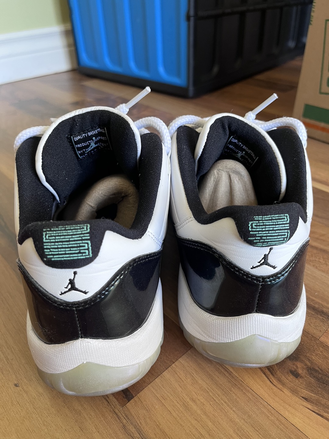 Jordan 11 Low Iridescent Size 9.5 9/10 - photo 2
