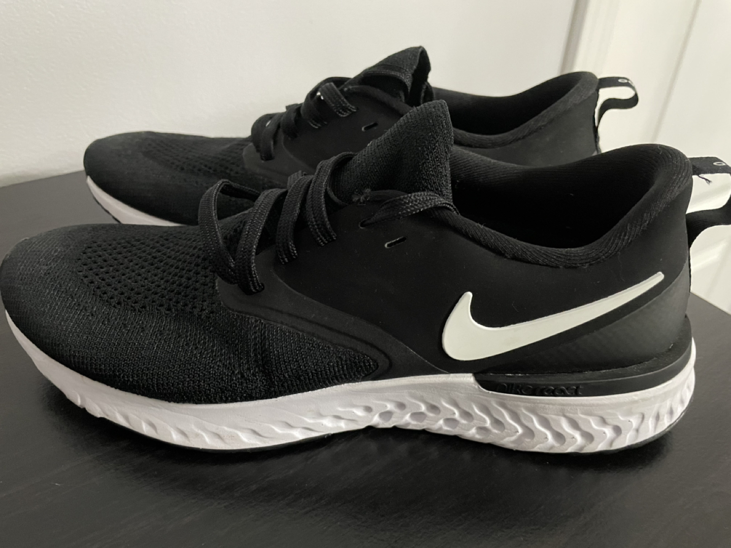 NEW WOMENS NIKE RUNNERS SIZE 7