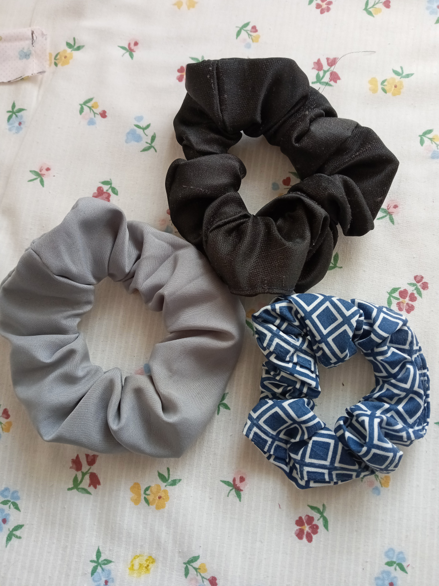 Hair scrunchies thumbnail