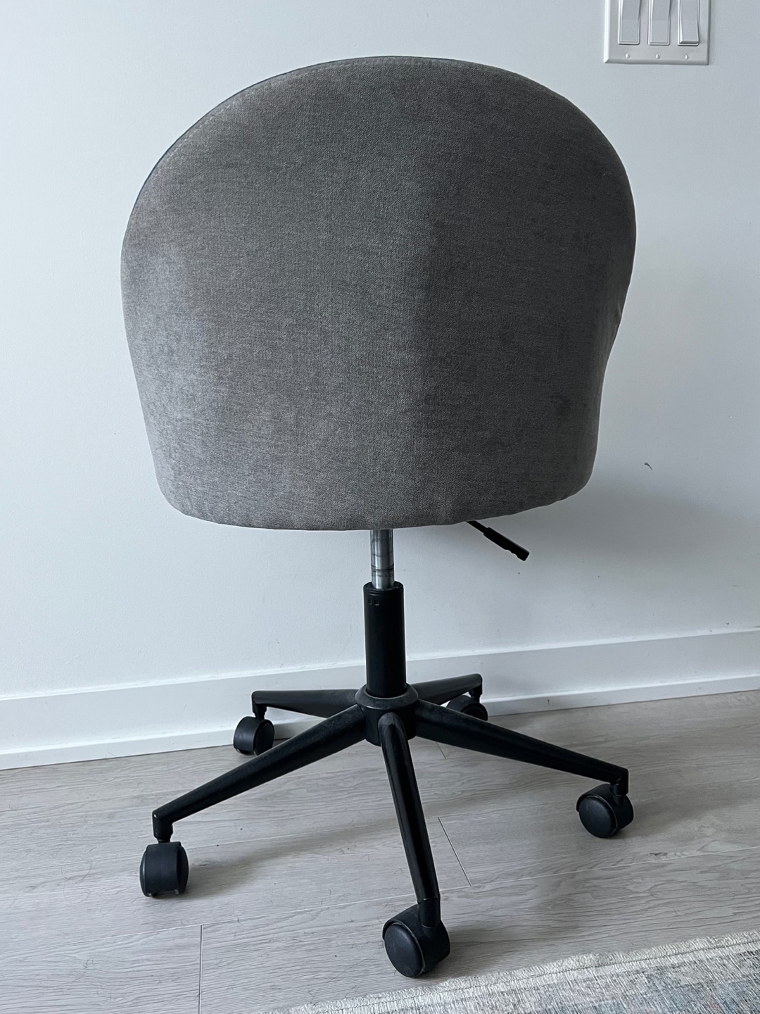 Barely used office chair - photo 2
