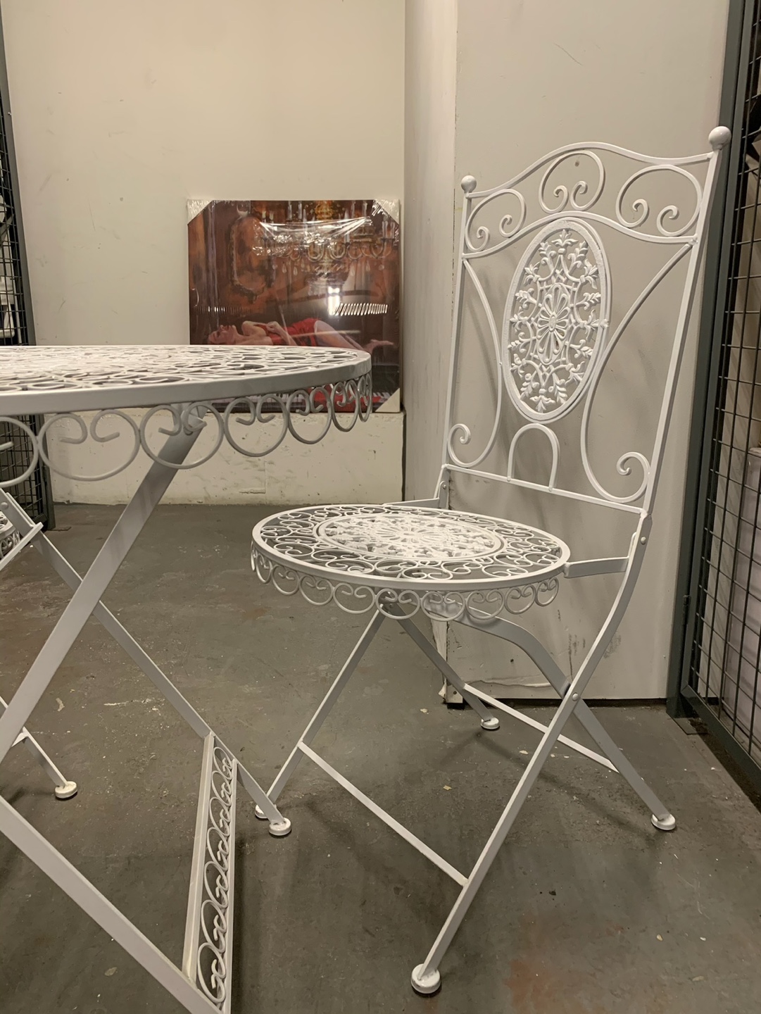 Like new White patio set balcony outdoor - photo 4