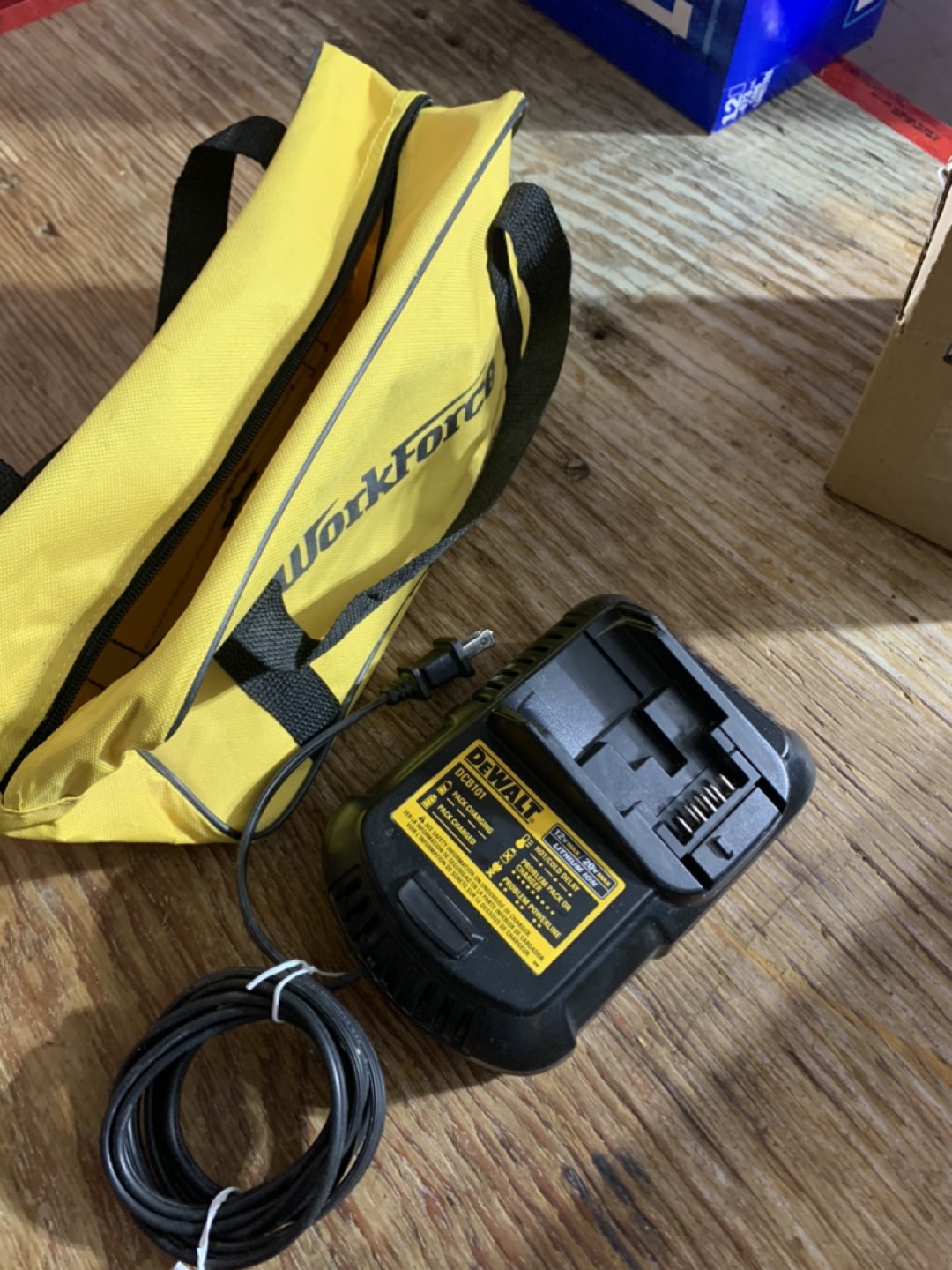 Dewalt power tool battery charger