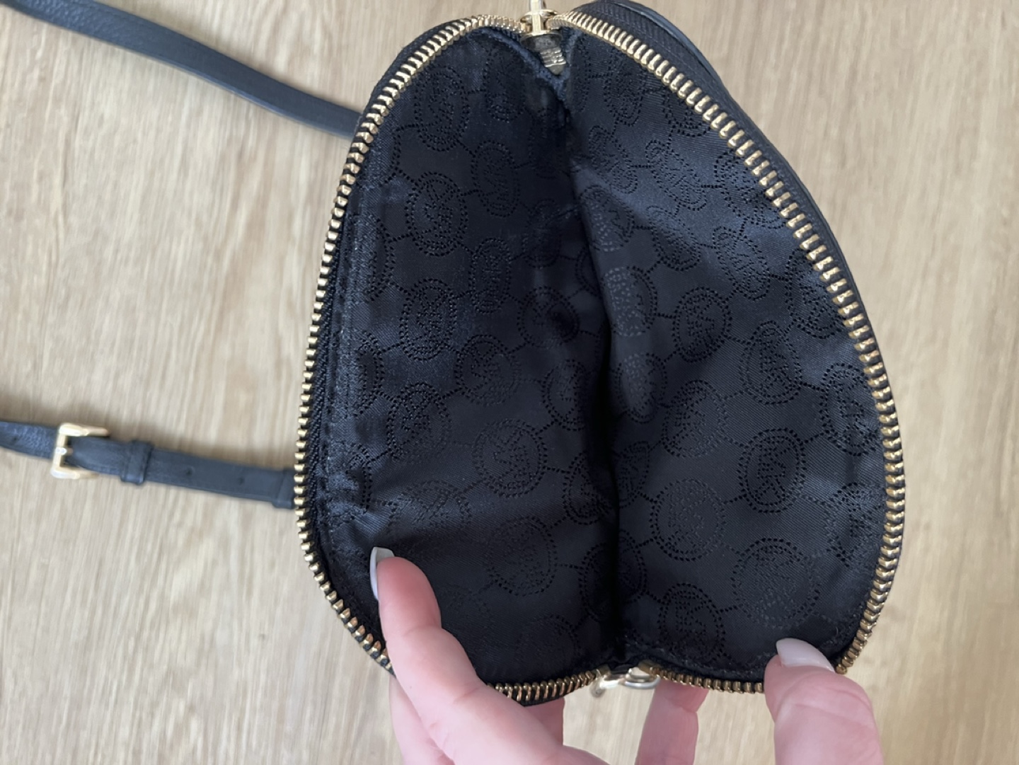 Michael Kors Small Crossbody Purse image indicator(4)