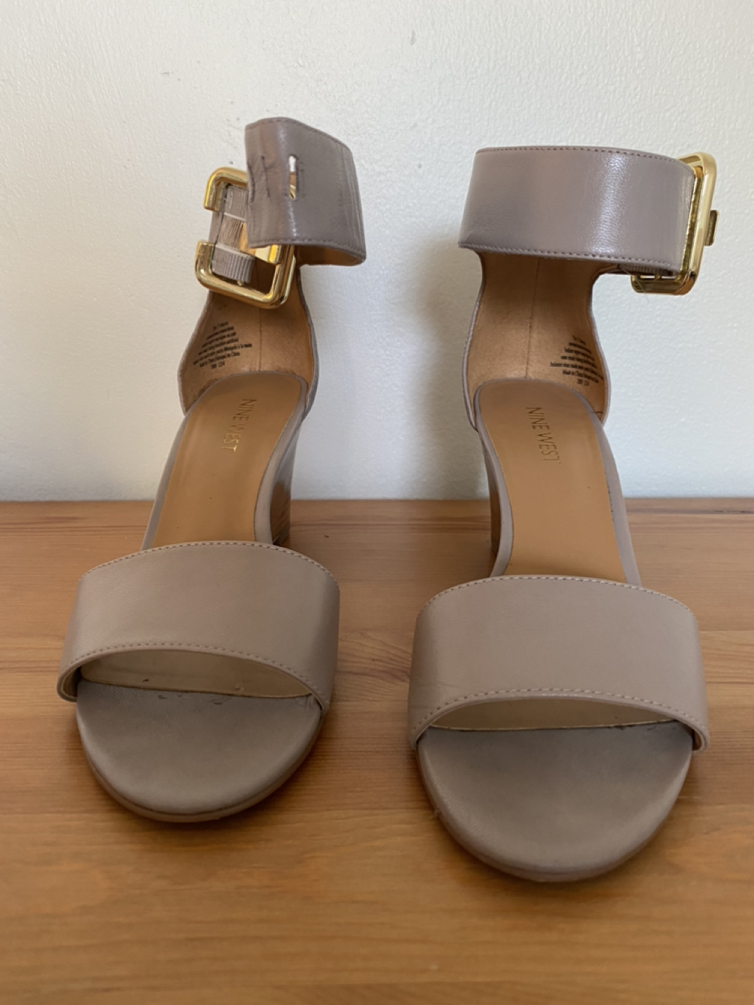 Grey leather heels, size 7 - photo 4