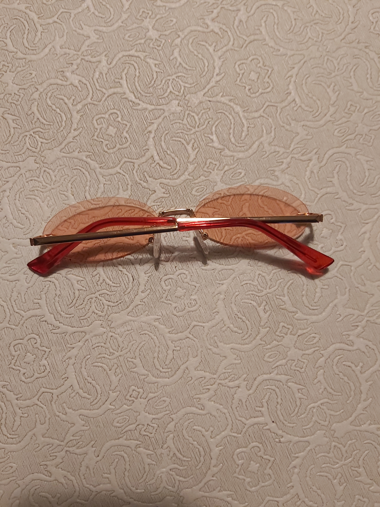 Dainty light pink sunglasses image indicator(2)