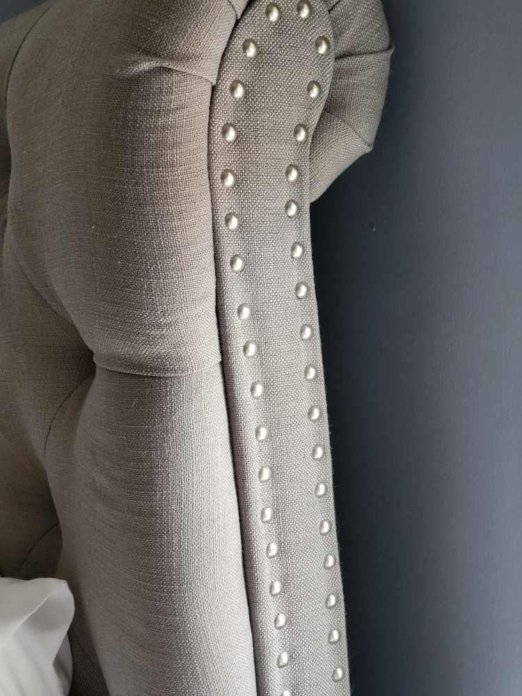 Tufted Queen bed - photo 2