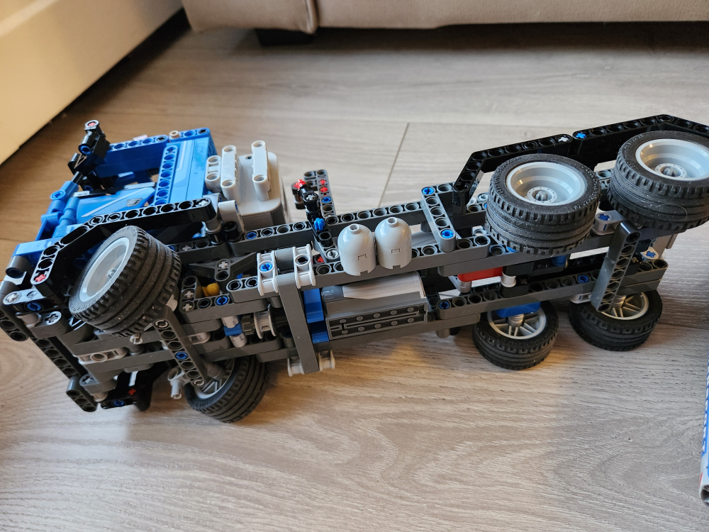 Lego Technic 8052 container truck  - photo 2