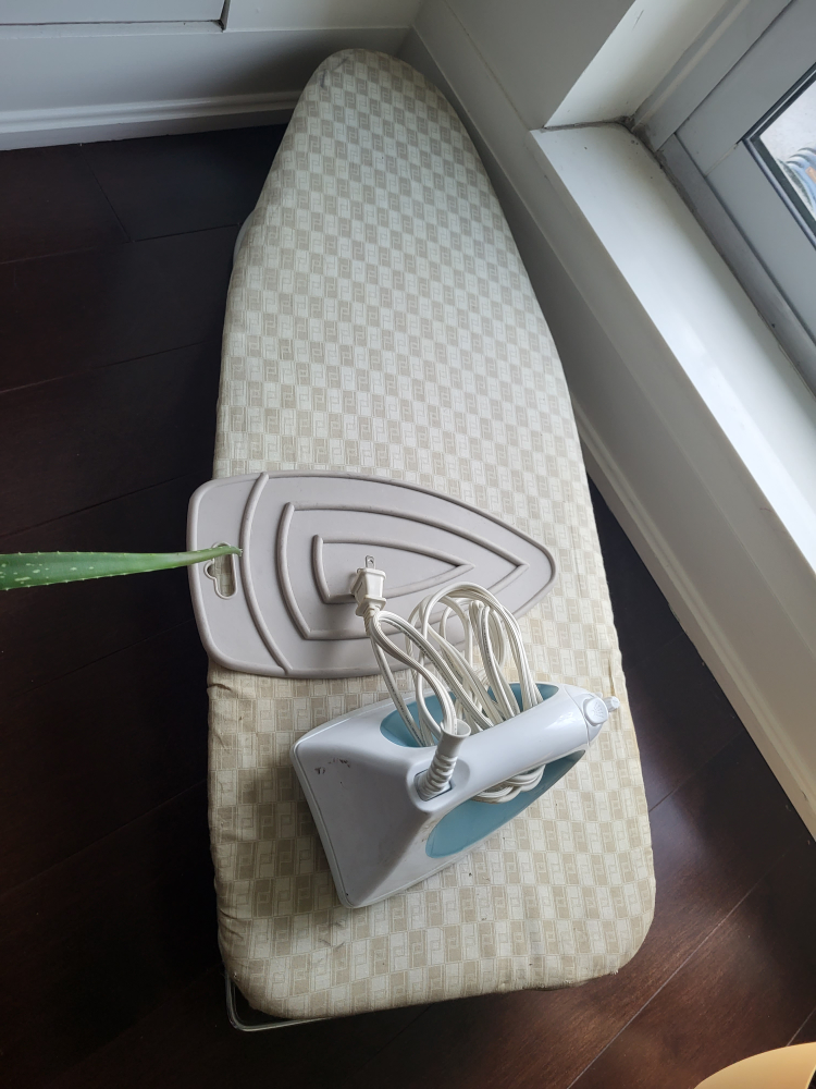 Iron, board and silicon pad - photo 2