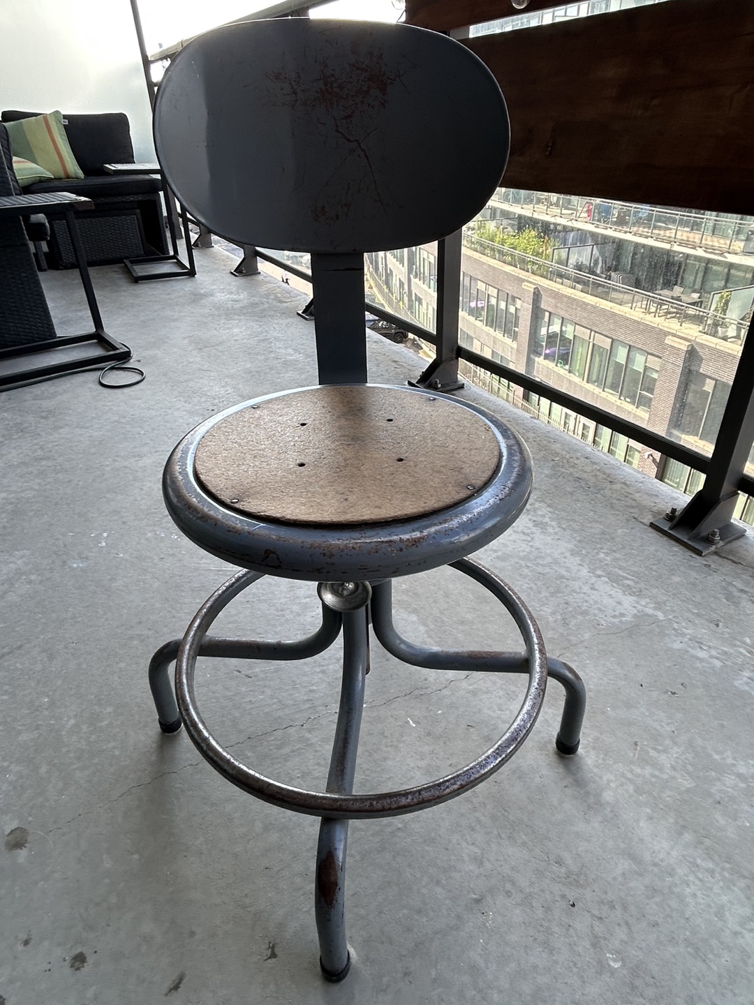 Vintage metal swivel chair - photo 2