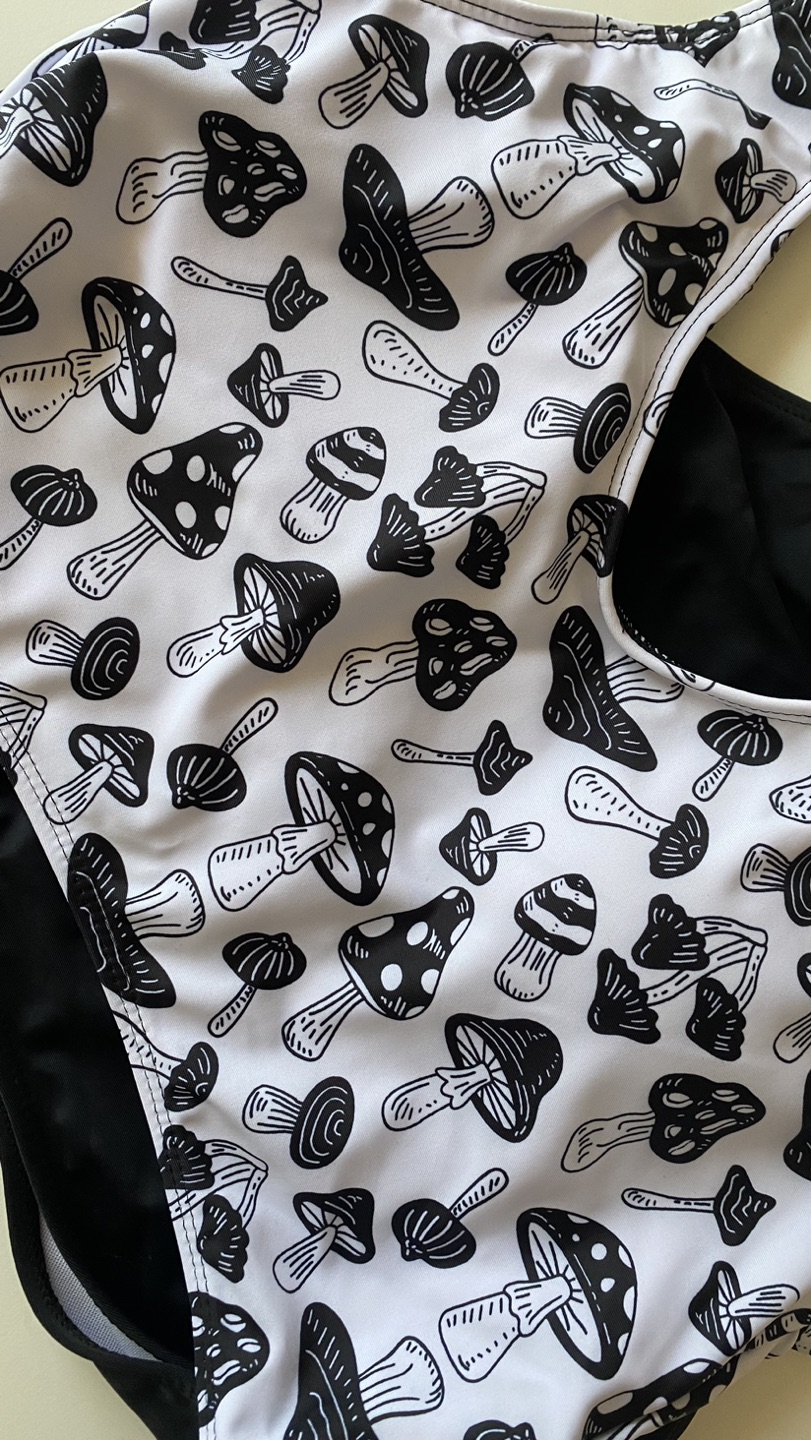 Sweeping suit with cute mushroom print - photo 3