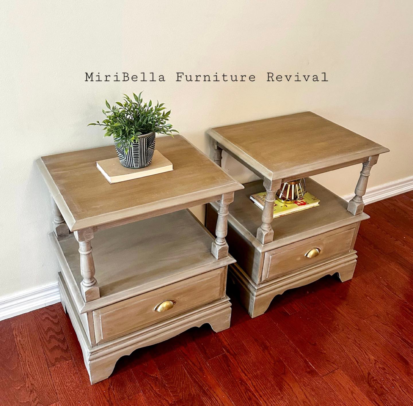 Pair of Solid Wood End/Night Tables - photo 2