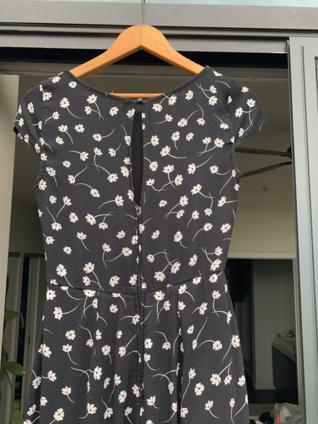 Black floral jumpsuit size s image indicator(3)