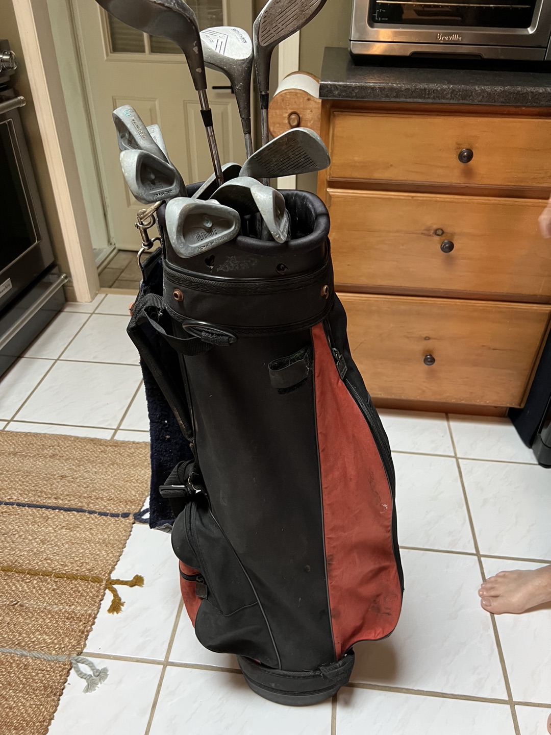 Full set of right handed golf clubs thumbnail