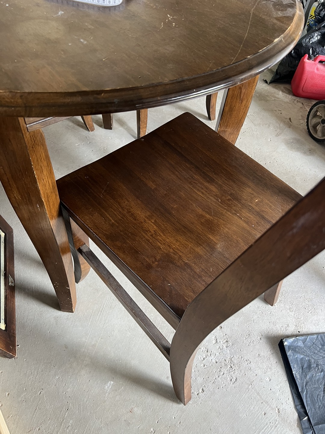 solid wood round table with drop leaf and 4 chairs - photo 2
