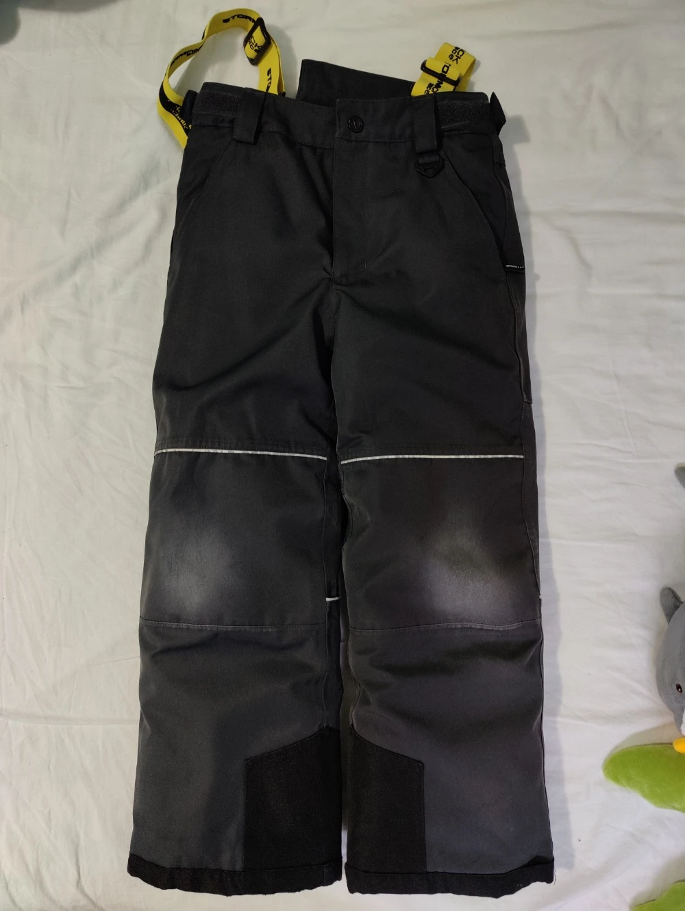 Kids snow pants thumbnail