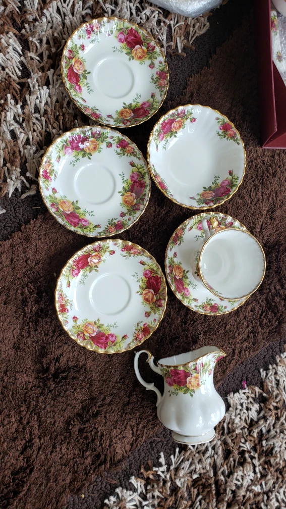 7 pieces of Old Country Roses thumbnail
