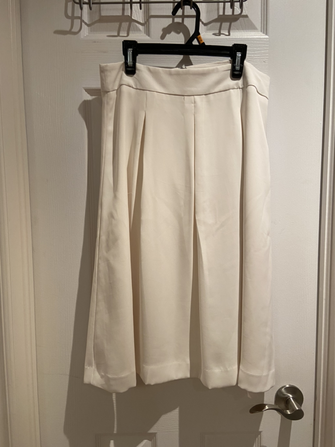 Ann Taylor Midi A Line White skirt Size 4 - photo 2