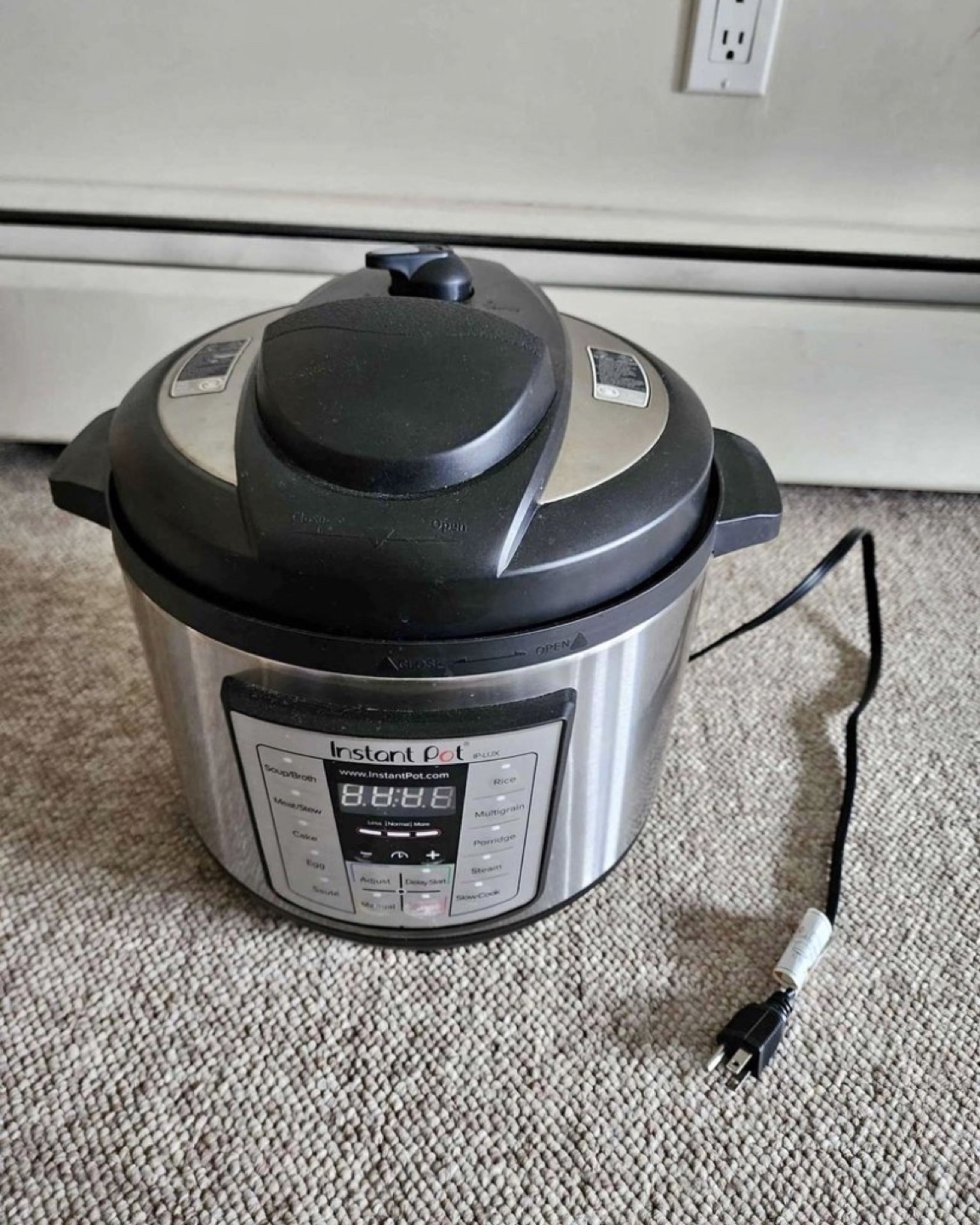 Instant Pot Duo 8 quart with accessories thumbnail