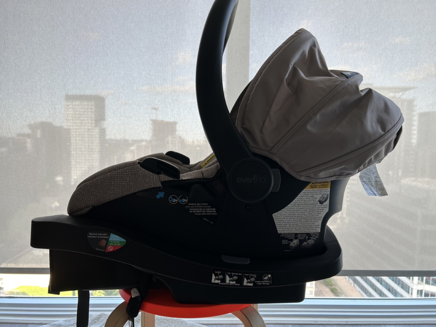 EverFlo Infant carseat with base - photo 2