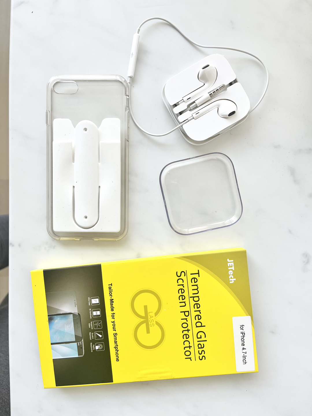 iPhone SE earbuds/case/screen protector ALL $10 thumbnail