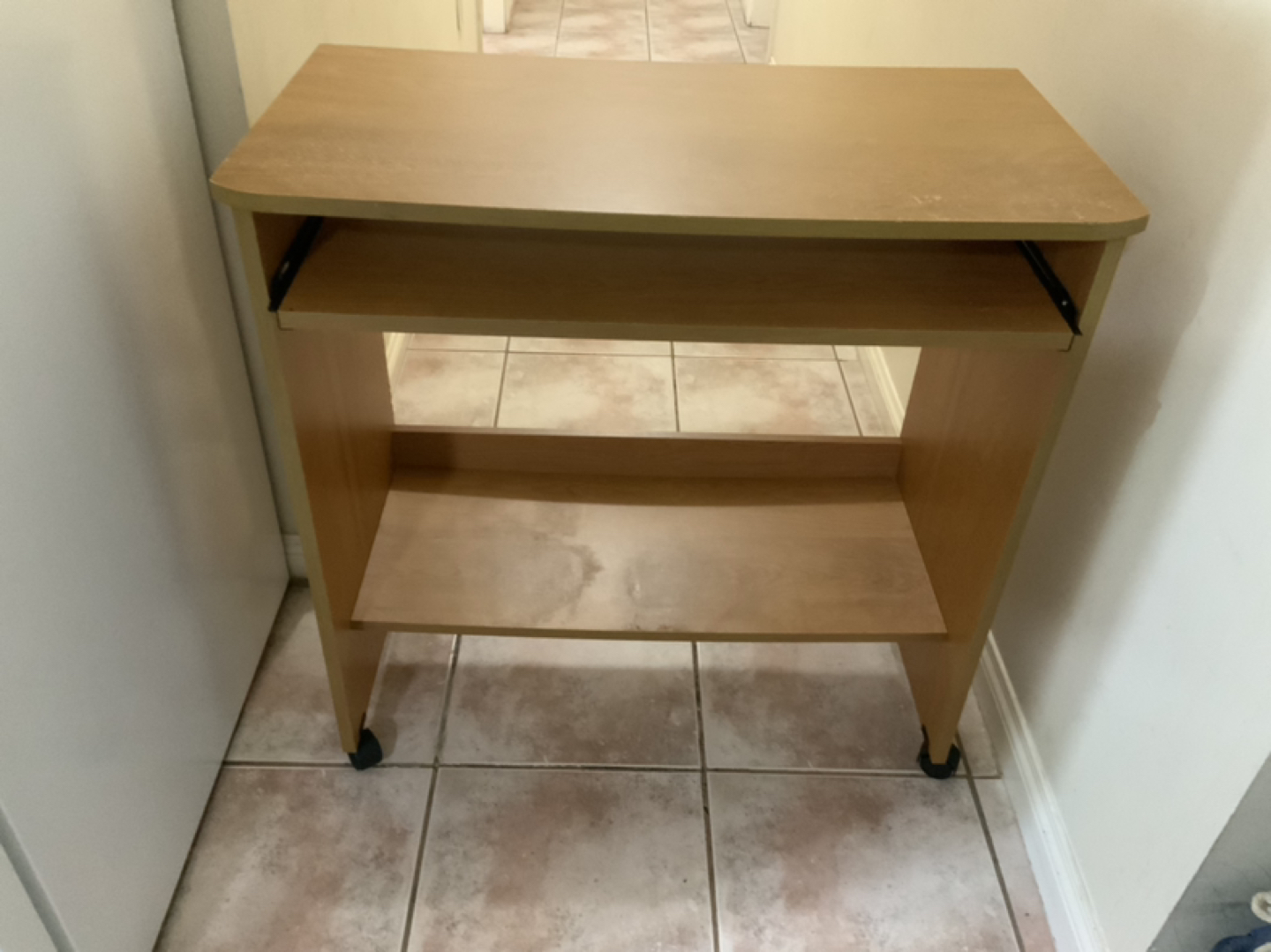 small desk with wheel #freecycle - photo 4