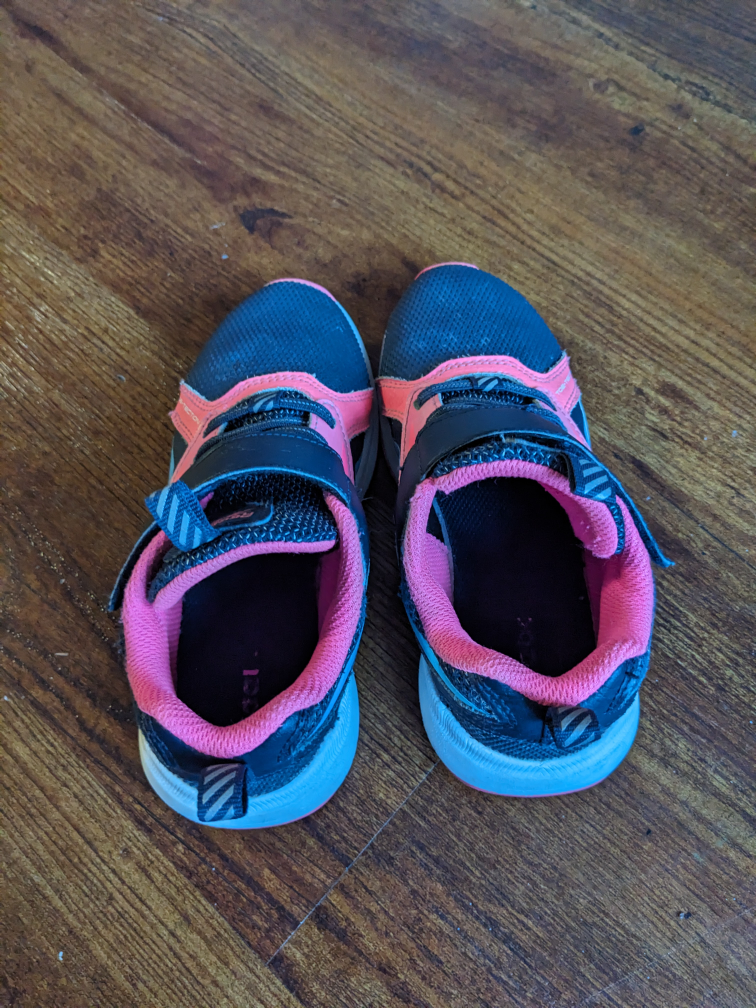 Big Kid Reebook velcro shoes size US 1 $15 - photo 3