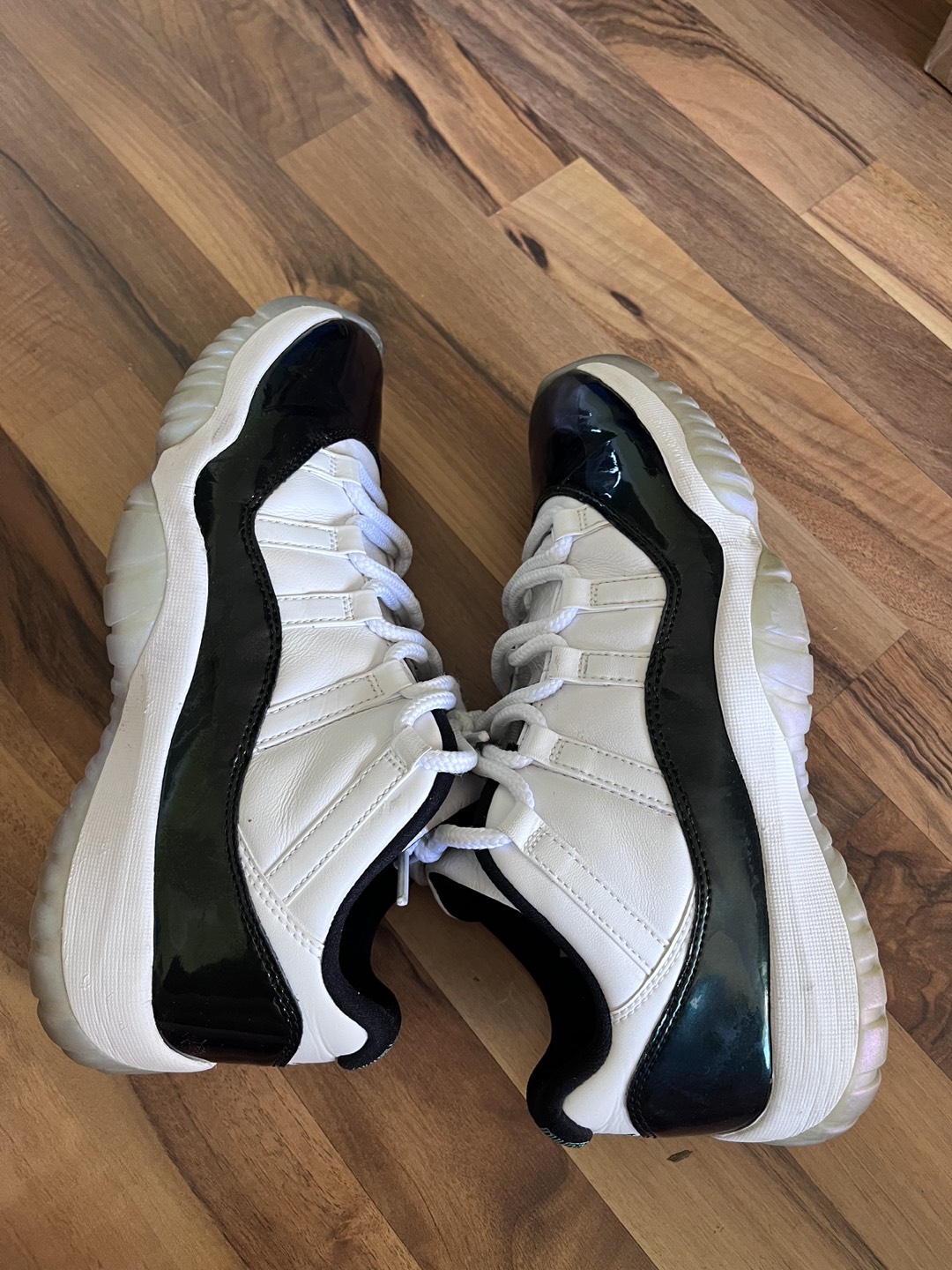 Jordan 11 Low Iridescent Size 9.5 9/10 - photo 4
