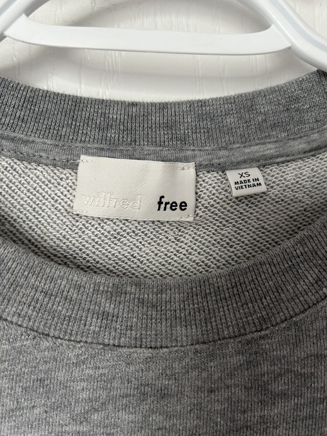 *Never worn* Aritzia WILFRED FREE grey cropped sweatshirt image indicator(2)