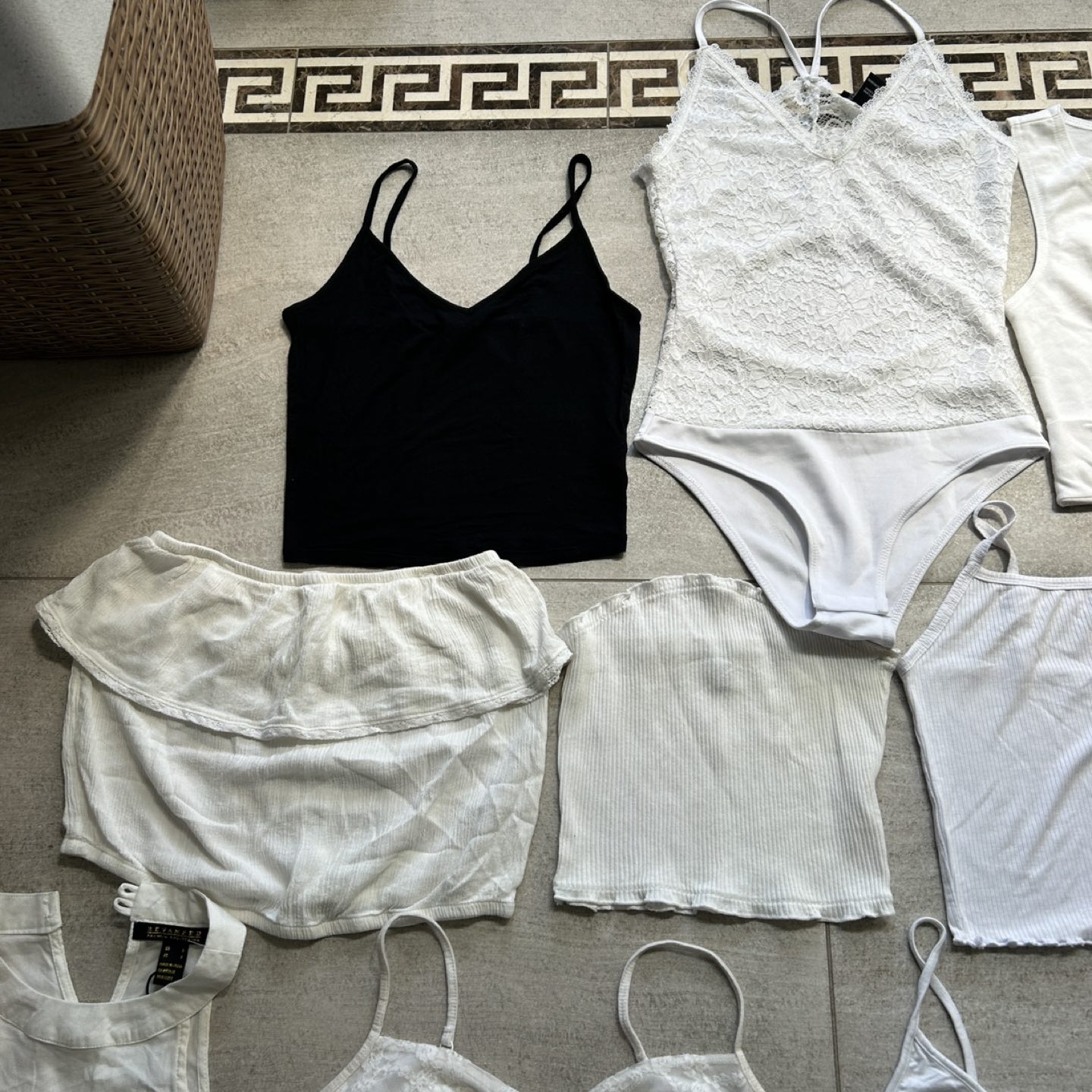 XS/S Mixed Lot of Gorgeous Shirts and Skirts 🤩 20 pieces! - photo 3