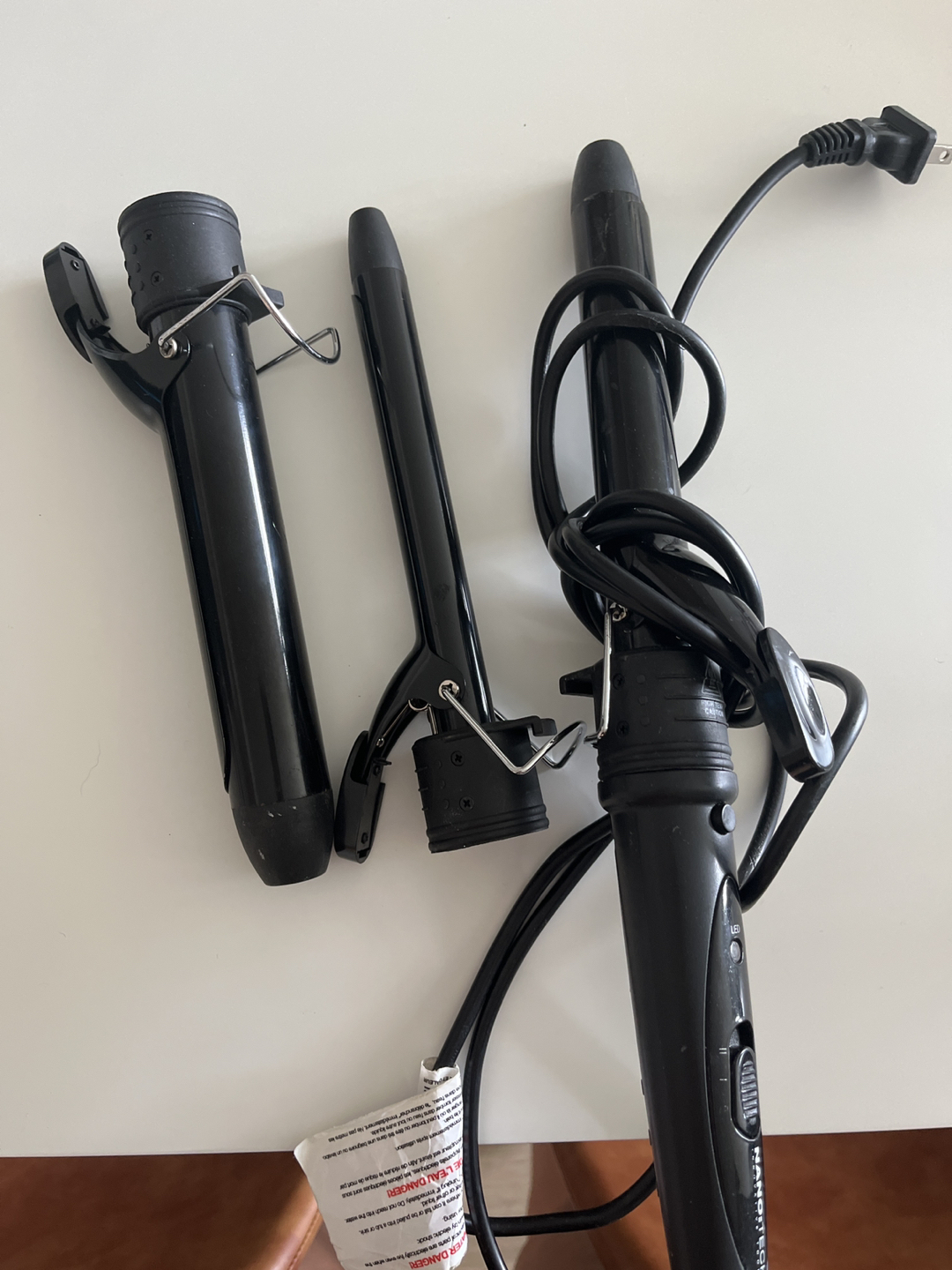 Curling iron with interchangeable barrels