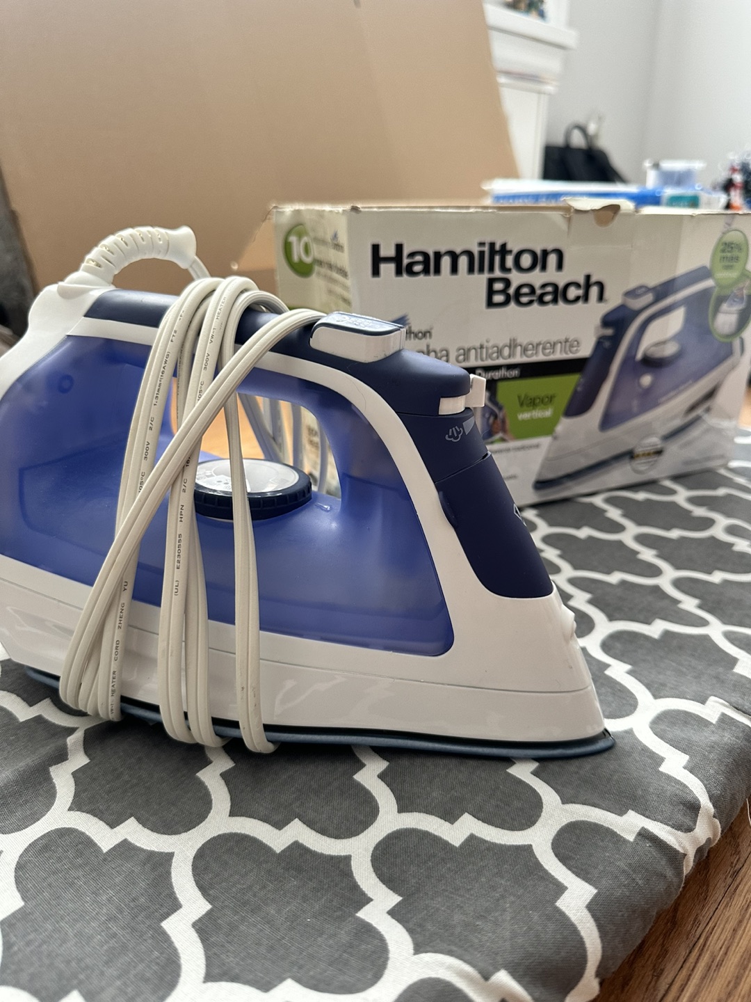 Hamilton Beach Iron and ironing board - photo 3