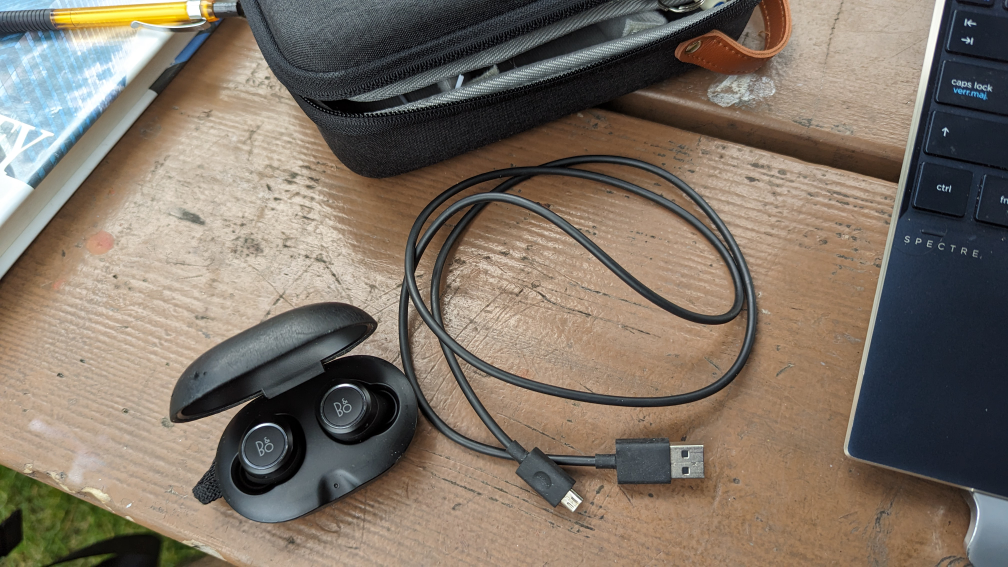 B&o e8 with original case & cable (Used like New) 💰