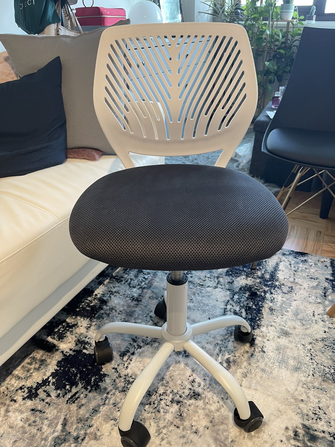 desk chair