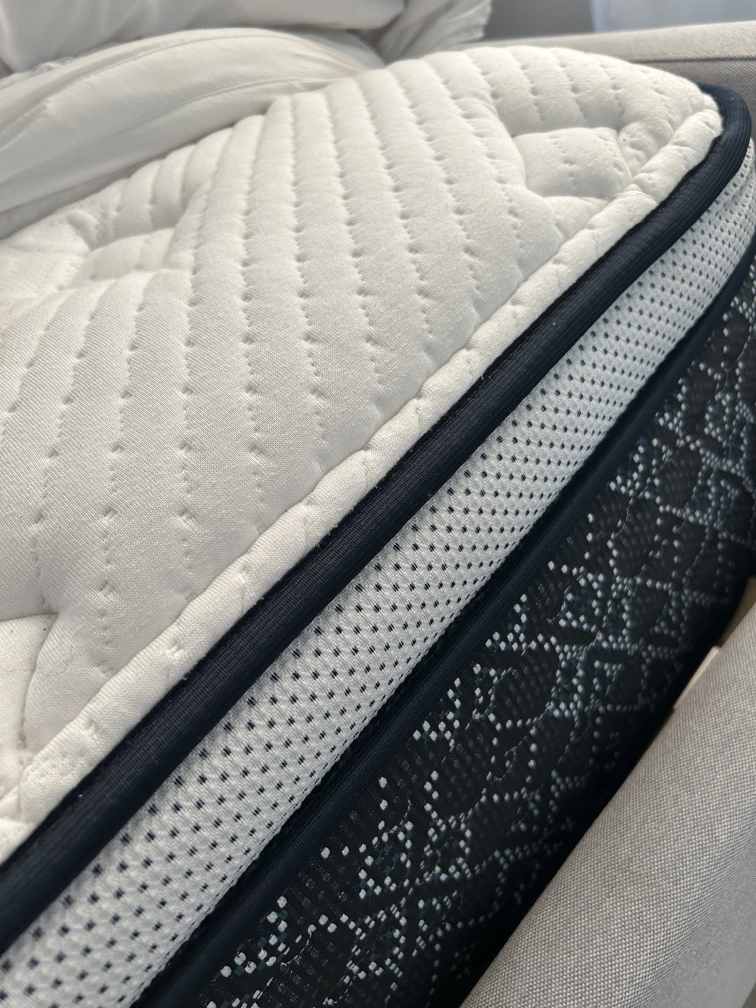 Queen Mattress from sleep country - photo 2