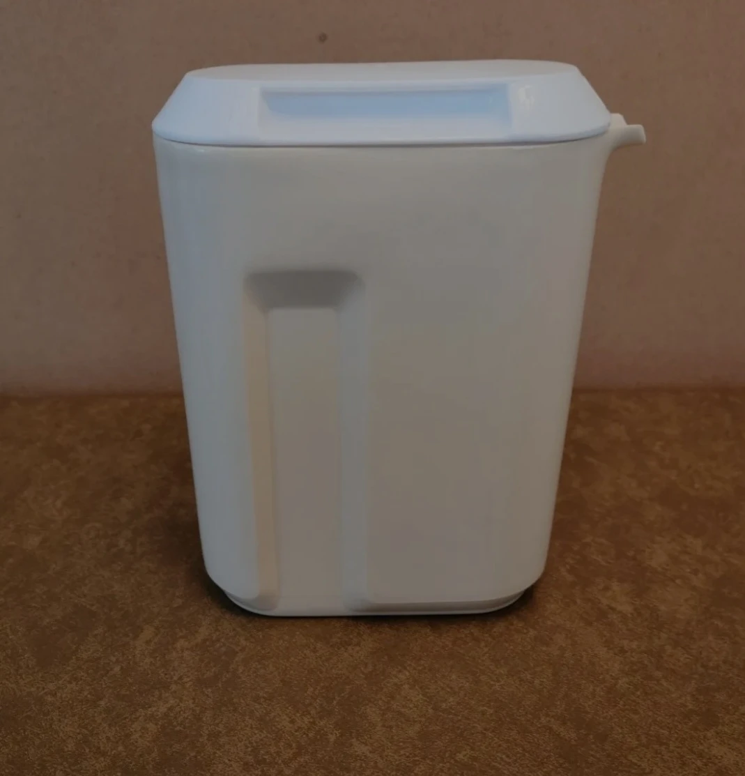 Vintage Rubbermaid Plastic Oval Almond w/white Lid Pitcher Jug image indicator(2)