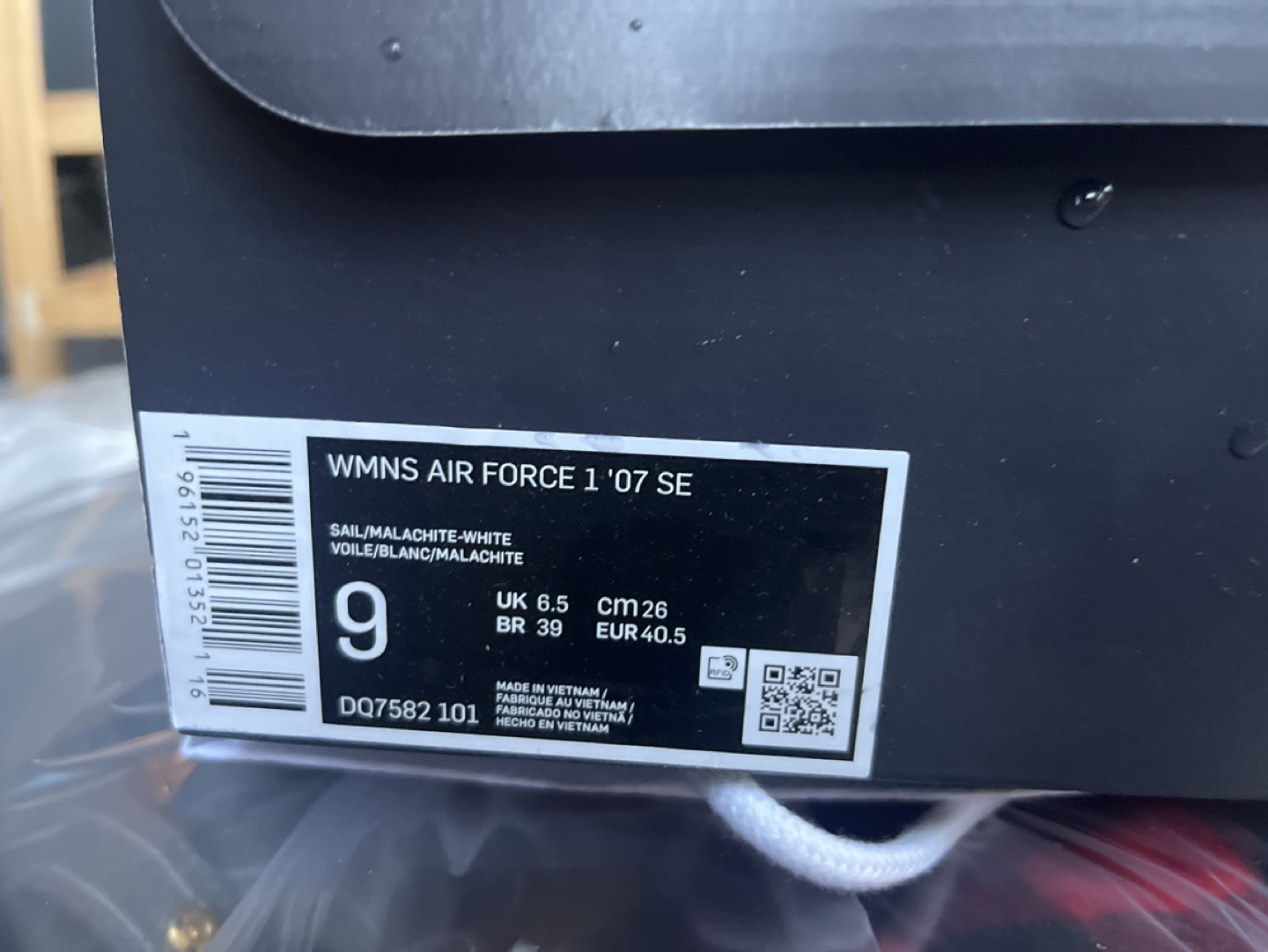 brand New NIKE AIR FORCE 1 image indicator(2)