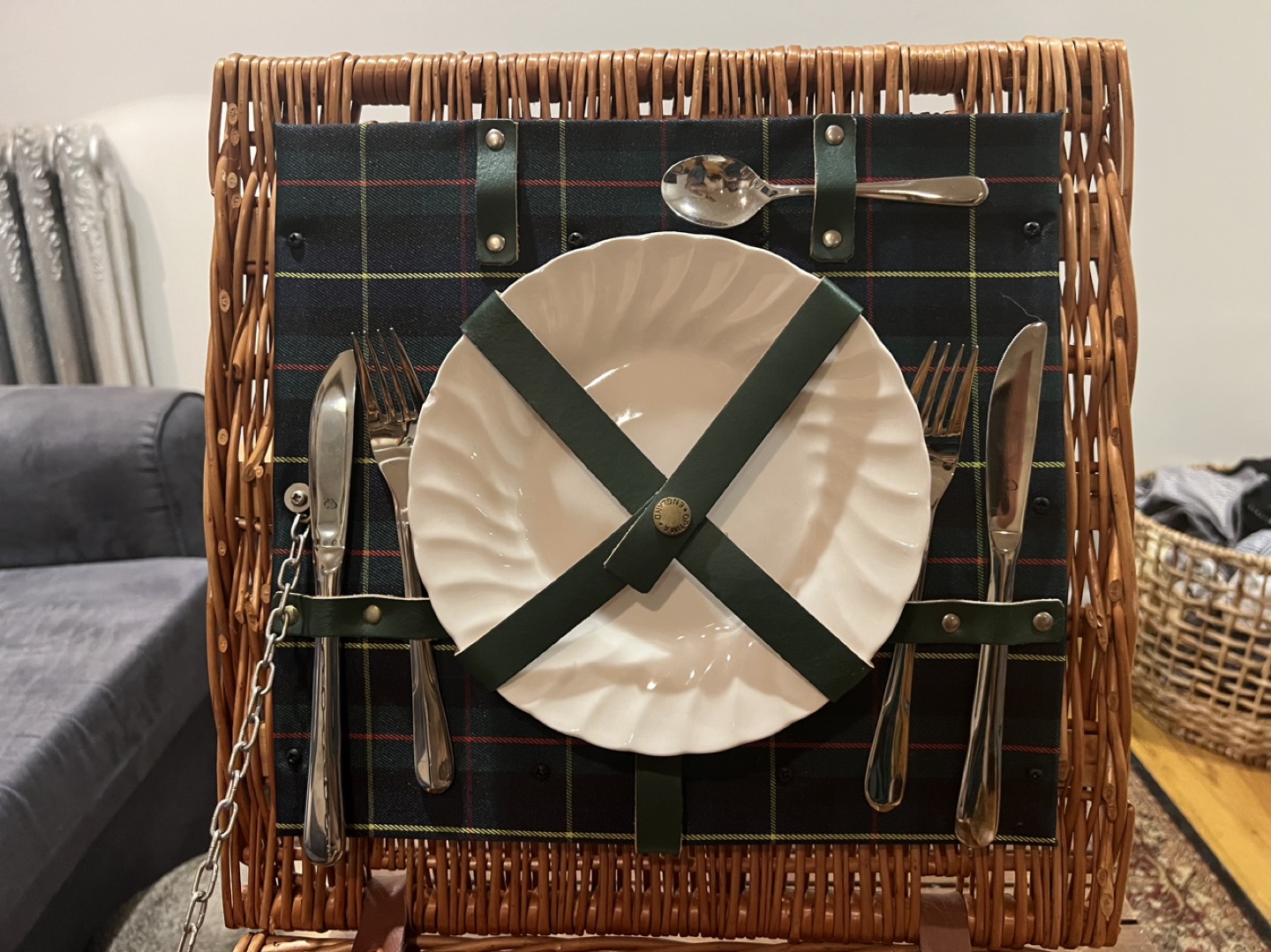Vintage Wicker Picnic Basket - photo 4