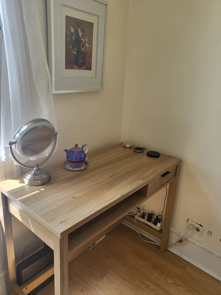 wooden desk like new, moving sale