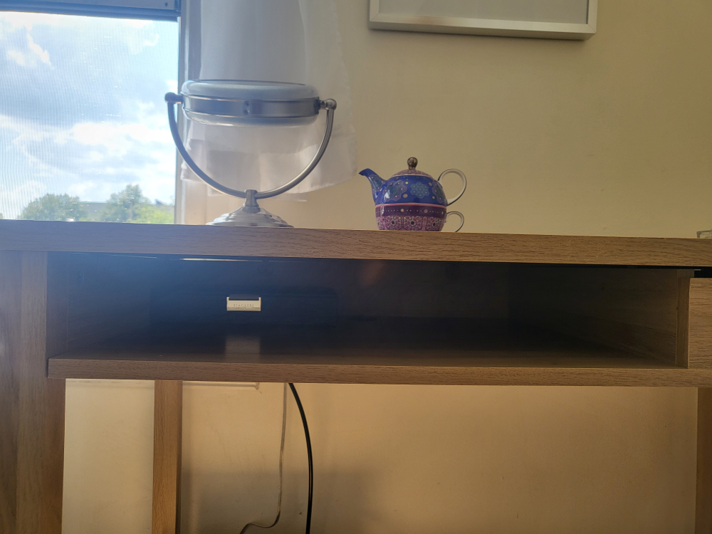 wooden desk like new, moving sale image indicator(2)