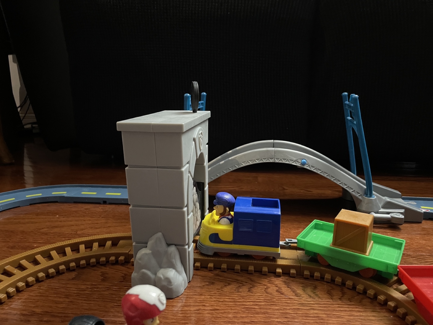 Paw Patrol Toy - Launch N Roll lookout tower set with train set - photo 3