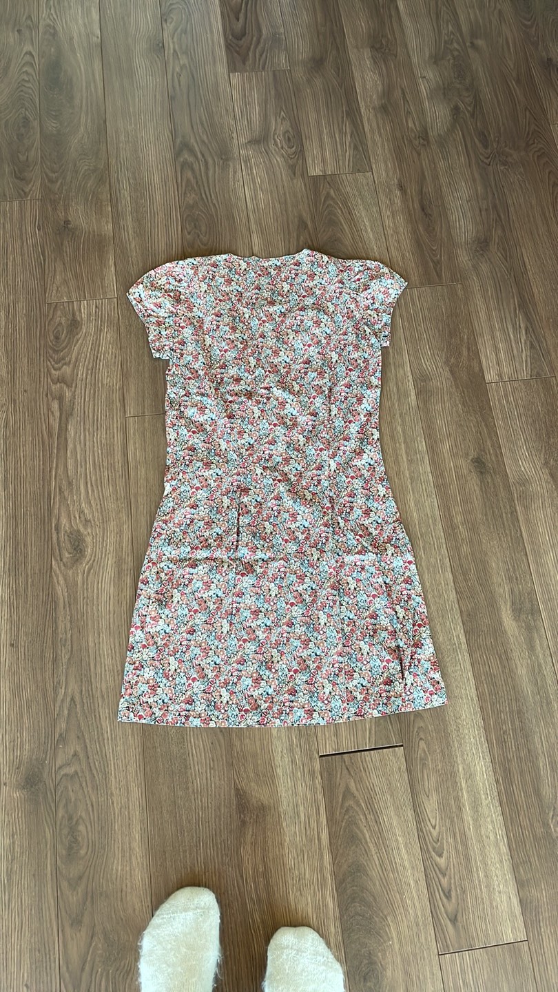 UO floral dress image indicator(2)