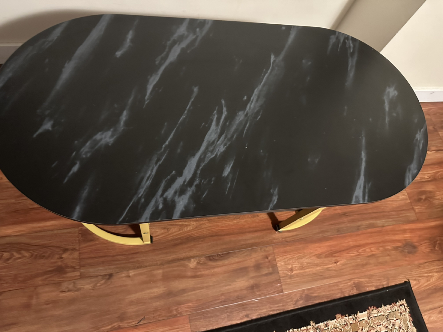 MODERN DESIGN: Elegant faux marble coffee table image indicator(4)