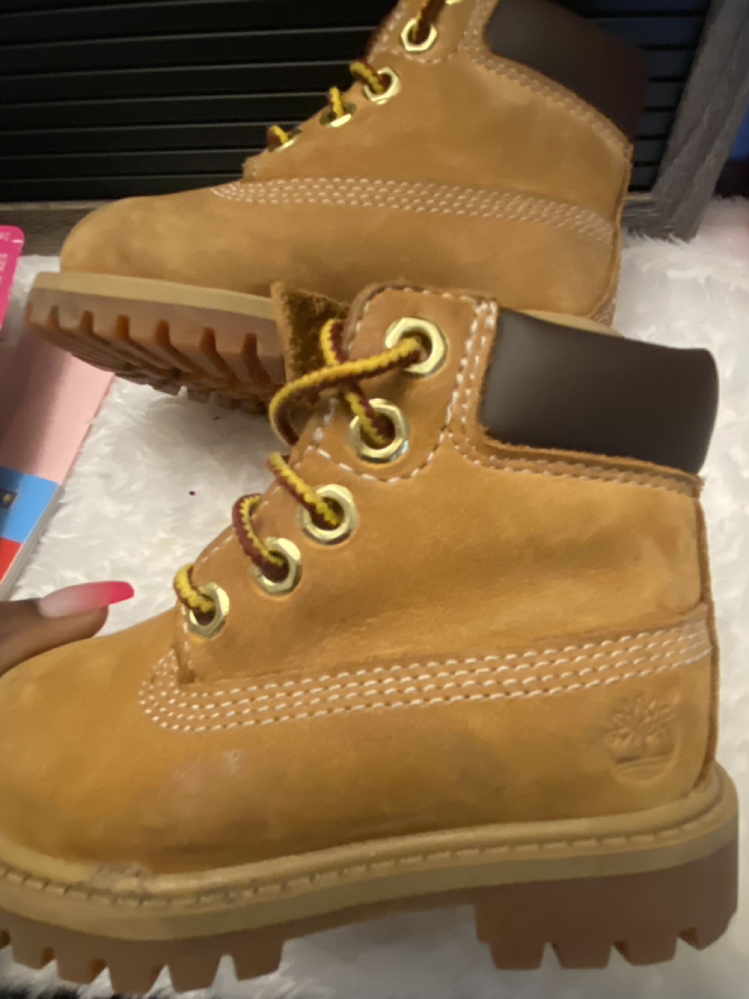 Timberland and Nike image indicator(2)