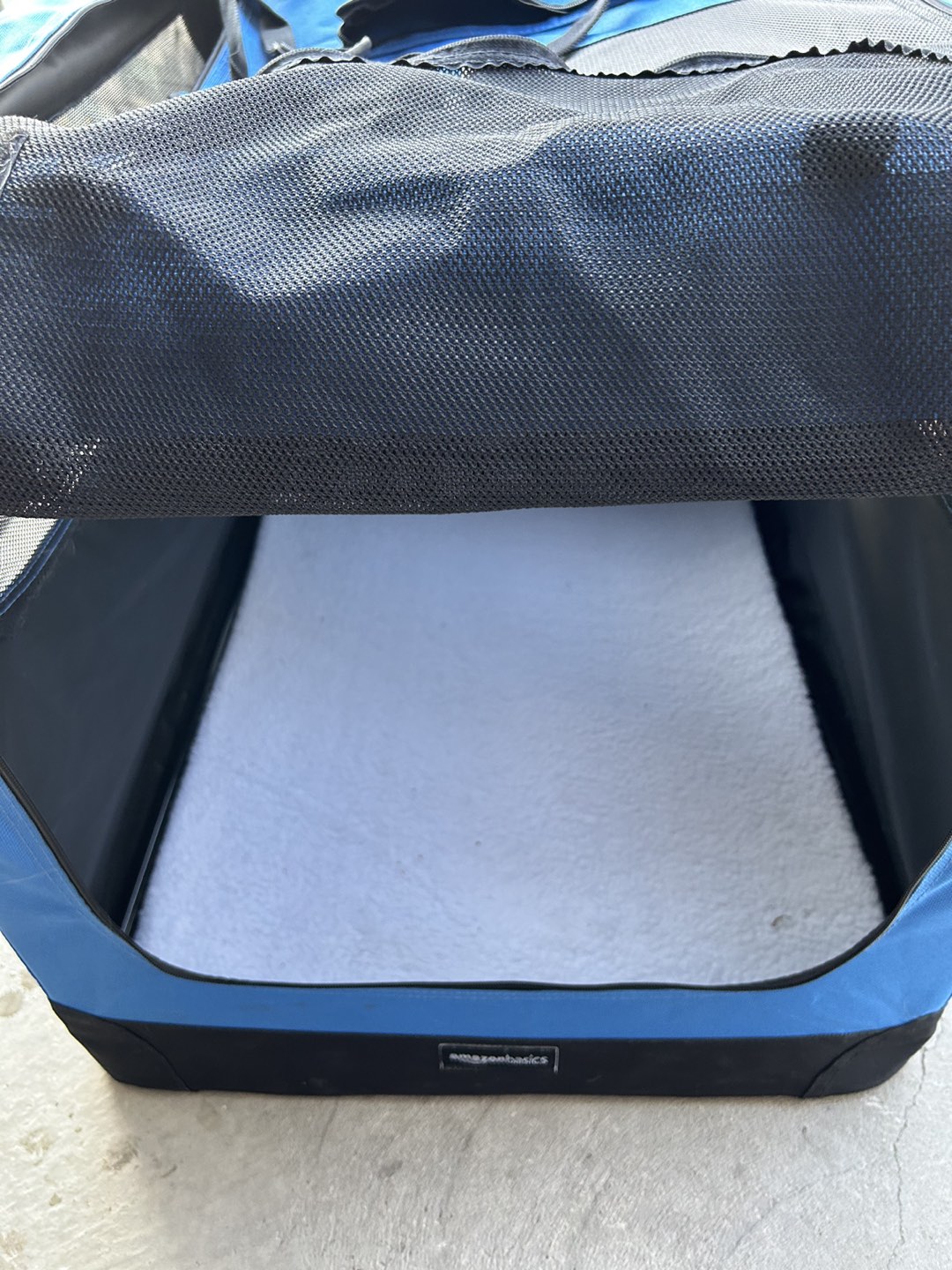 Dog travel crate (Amazon Basics) - Size Medium (36 inches) - photo 2