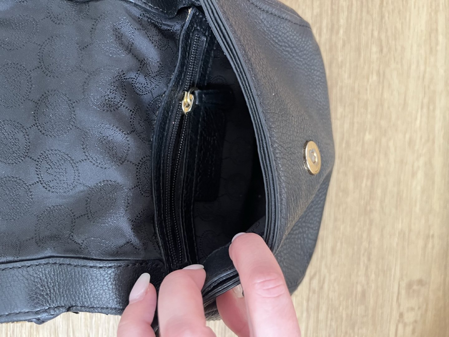 Michael Kors Small Crossbody Purse image indicator(5)